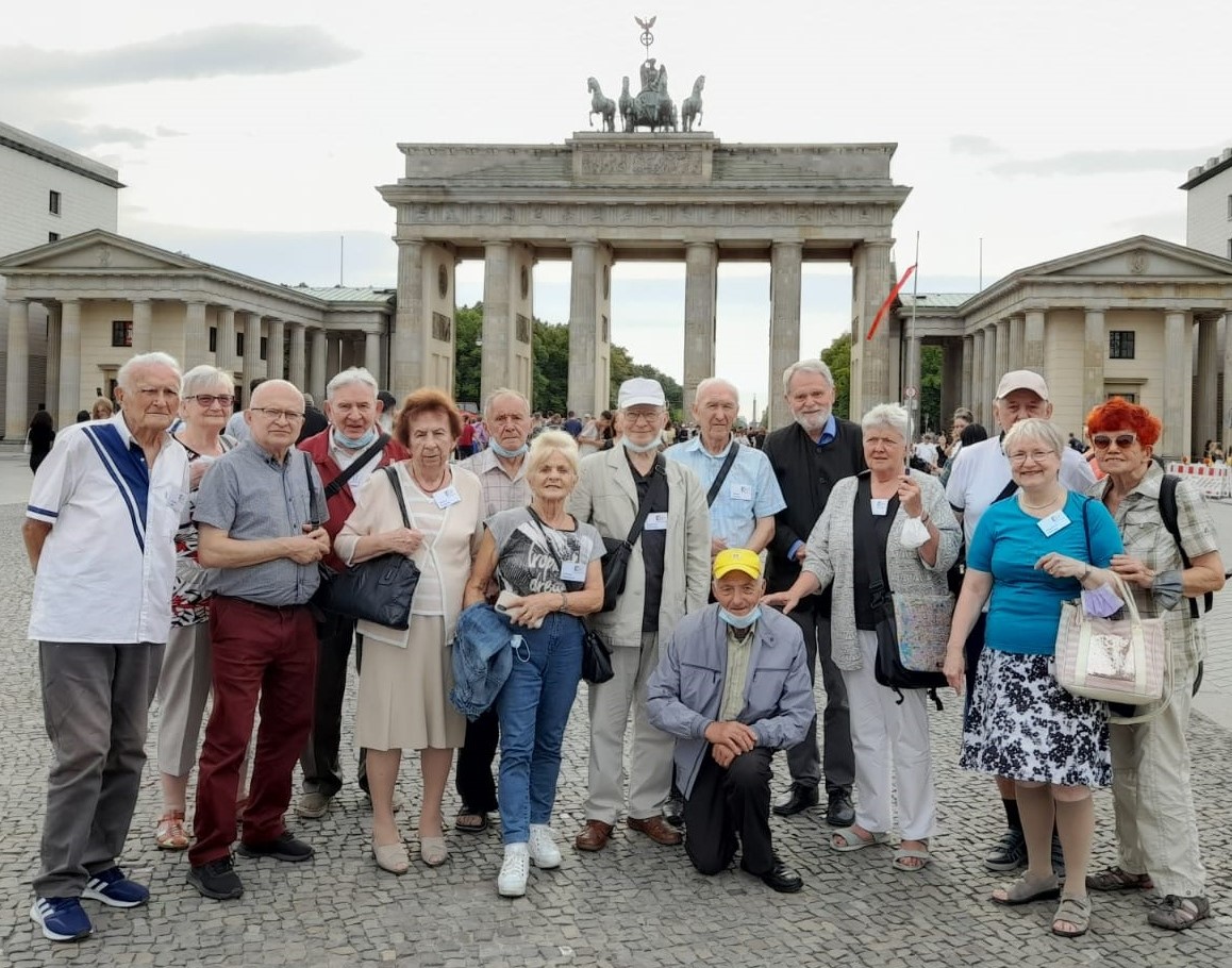 Die polnischen Gäste und ihre Begleiter vor dem Brandenburger Tor. Foto: Anna Macko